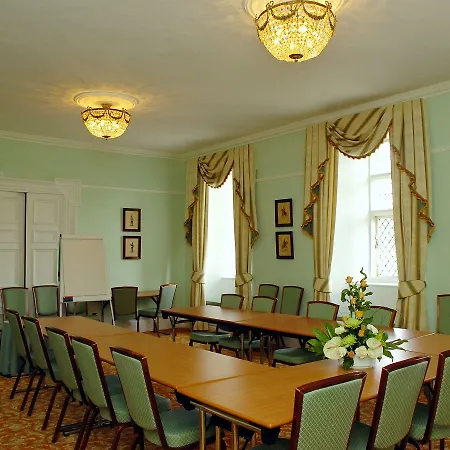 Hall Летний дом Moresby