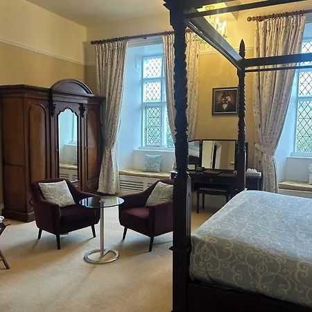 Hall Летний дом Moresby