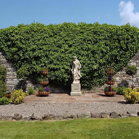 Lantställe Hall Moresby